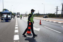 نتنياهو وجانتس يتفقان على تمديد الاغلاق حتى الأحد القادم 